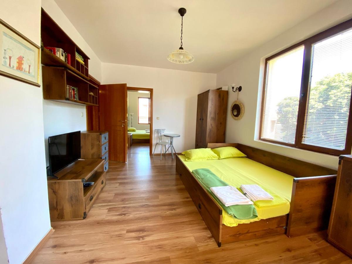 Art Apartments - Поморие Экстерьер фото